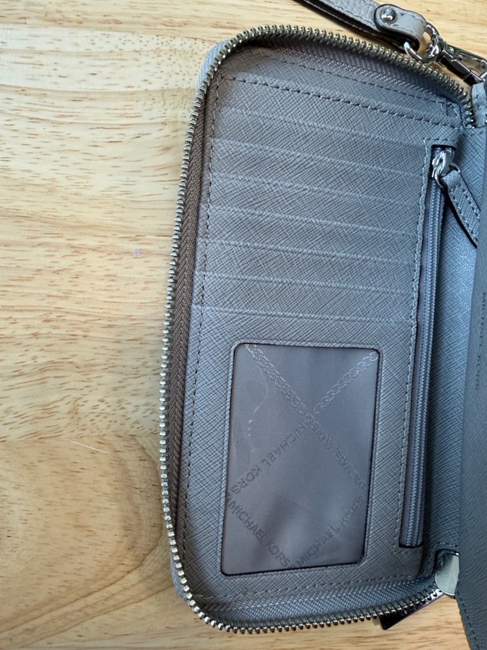 Michael Kors wristlet grey - Picture 3 of 7